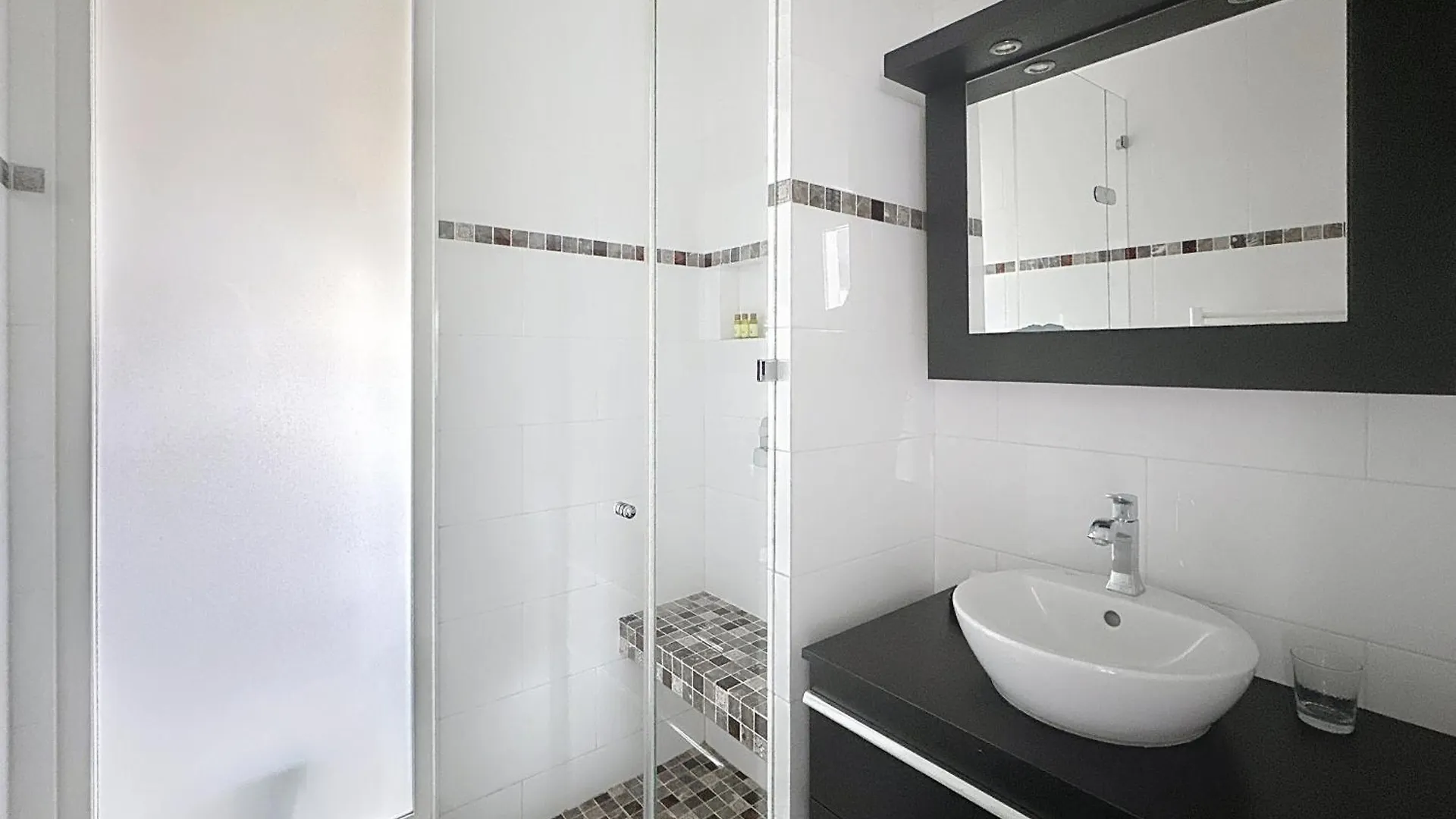 One Bedroom Apartment On La Croisette - Sea View Cannes France