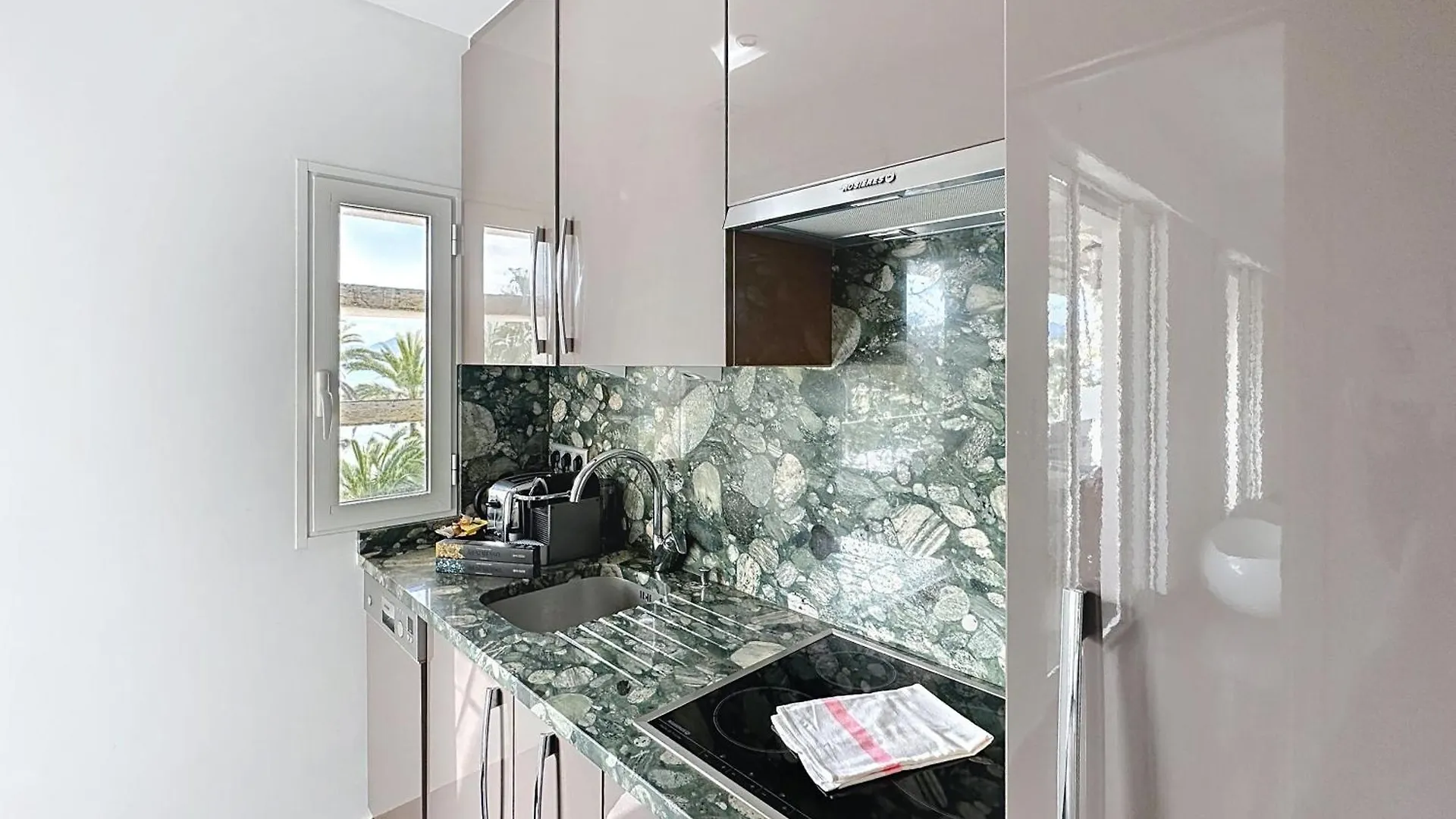 One Bedroom Apartment On La Croisette - Sea View Cannes